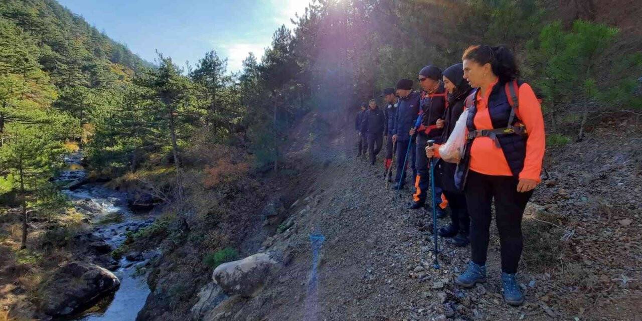Manzarasıyla hayran bırakan Ayılı Vadi’de doğal güzelliklerin tadını çıkardılar