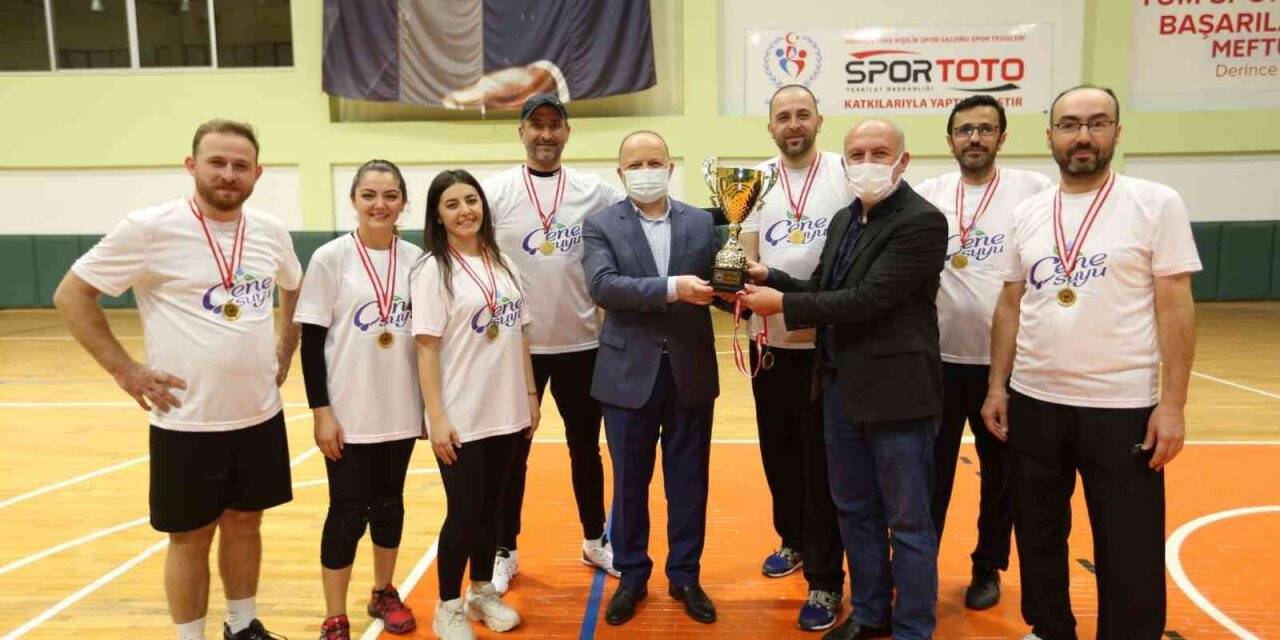 Öğretmenler Günü’ne özel voleybol turnuvasında şampiyon Yenikent Anadolu Lisesi