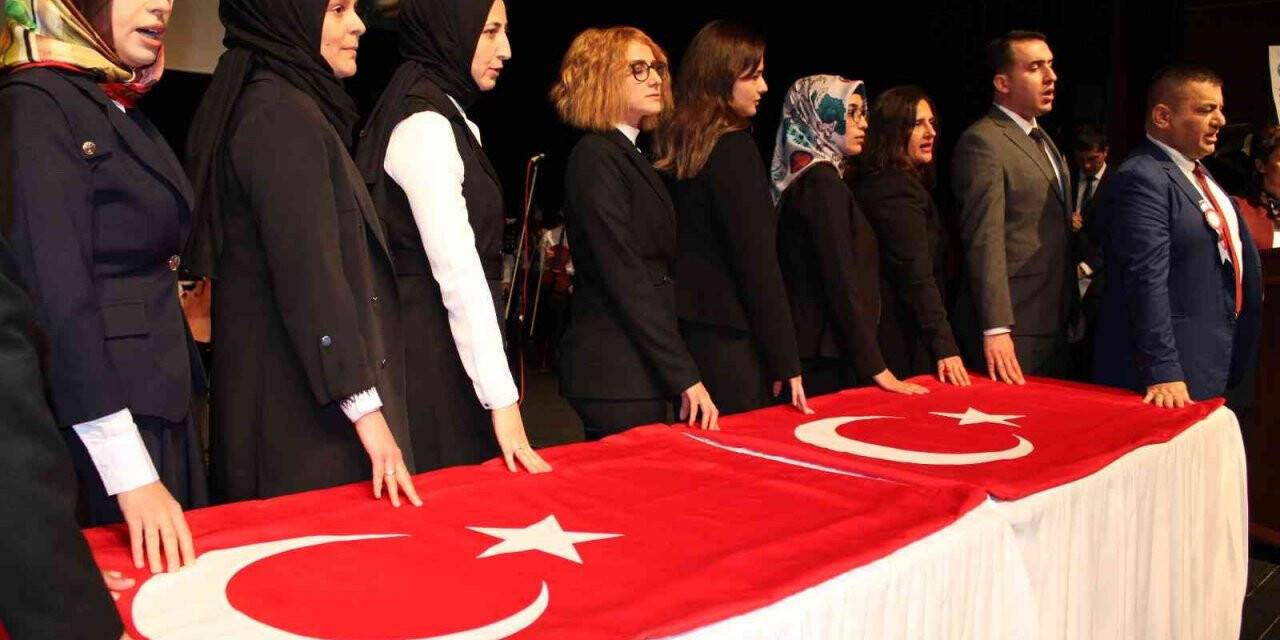 Aydın’da göreve yeni başlayan öğretmenler yemin etti