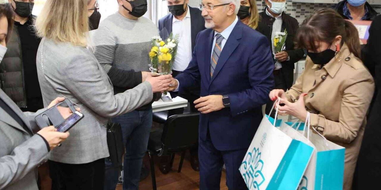 Başkan Erdem öğretmenleri bu yıl da unutmadı