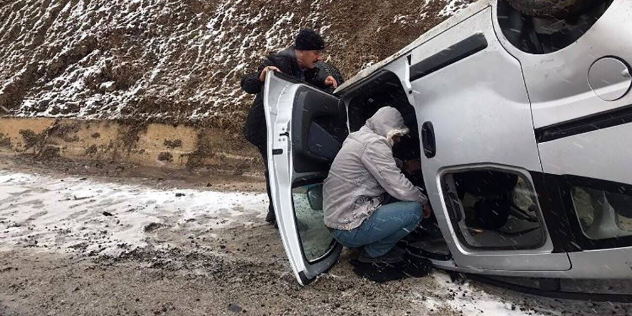 Pöske dağında virajı alamayan araç devrildi: 1’i ağır, 5 yaralı