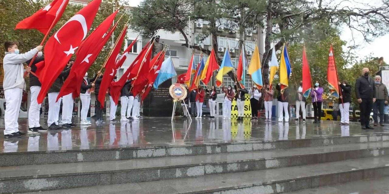 Burhaniye’de Öğretmenler Günü kutlamaları başladı