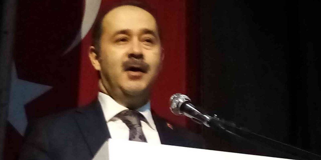 Bandırma’da Öğretmenler günü törenle kutlandı.