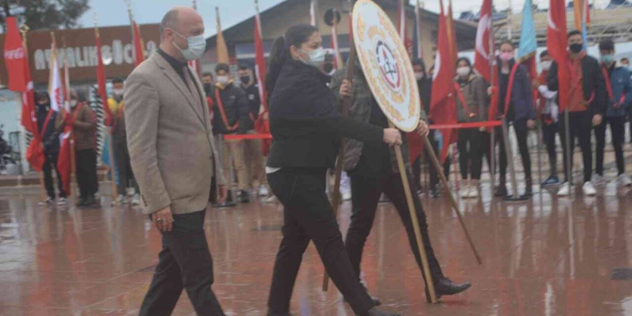 Ayvalık’ta öğretmenlerin anlamlı günü