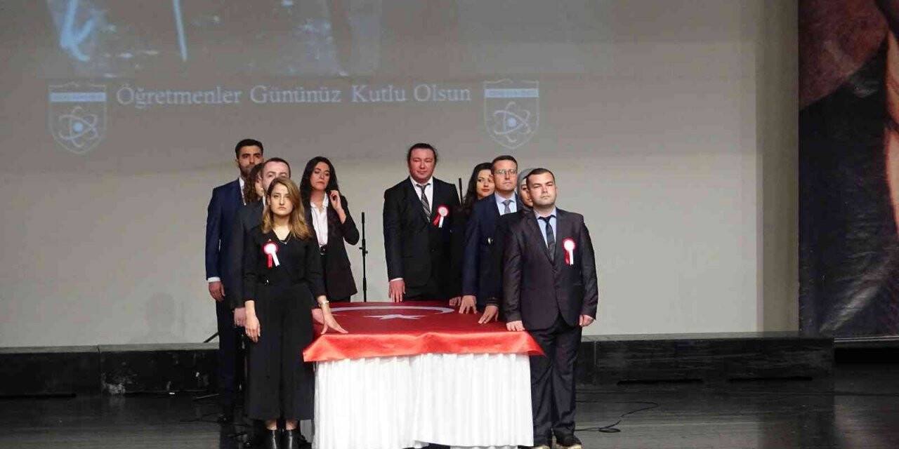 Öğretmenler Gününde genç öğretmenler yemin etti