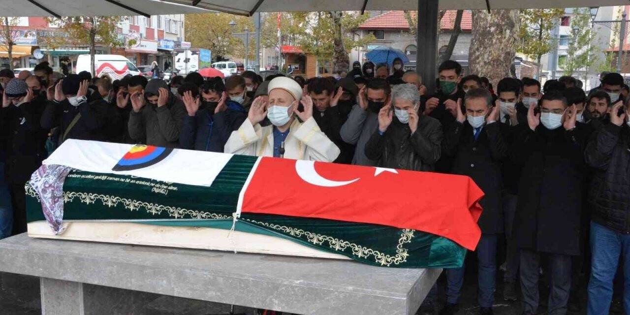 Başarılı milli sporcu trafik kazasında hayatını kaybetti