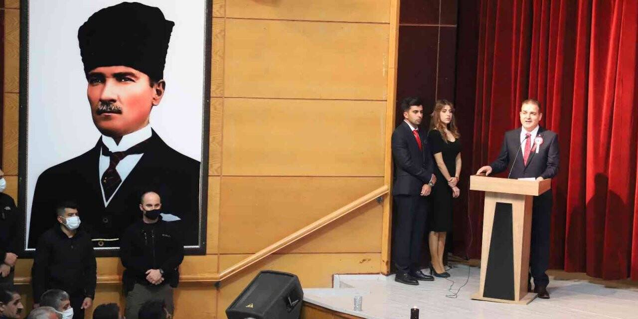 Hakkari’de 24 Kasım Öğretmenler Günü kutlandı