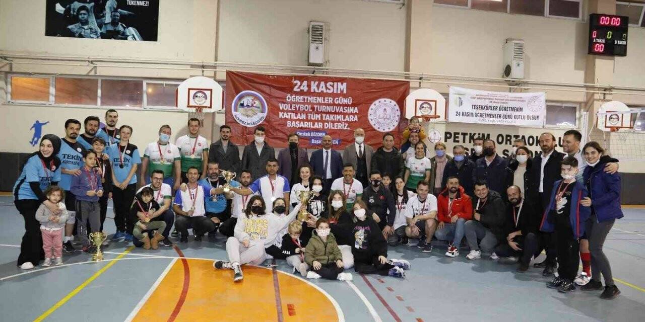 Körfez’de Öğretmenler Günü’ne özel voleybol turnuvasının şampiyonu Uluğbey Ortaokulu oldu