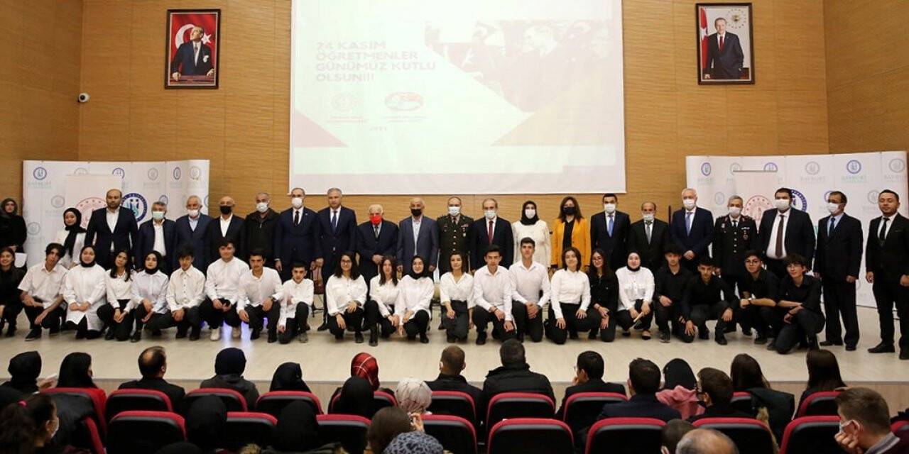 Bayburt’ta 24 Kasım Öğretmenler Günü kutlandı