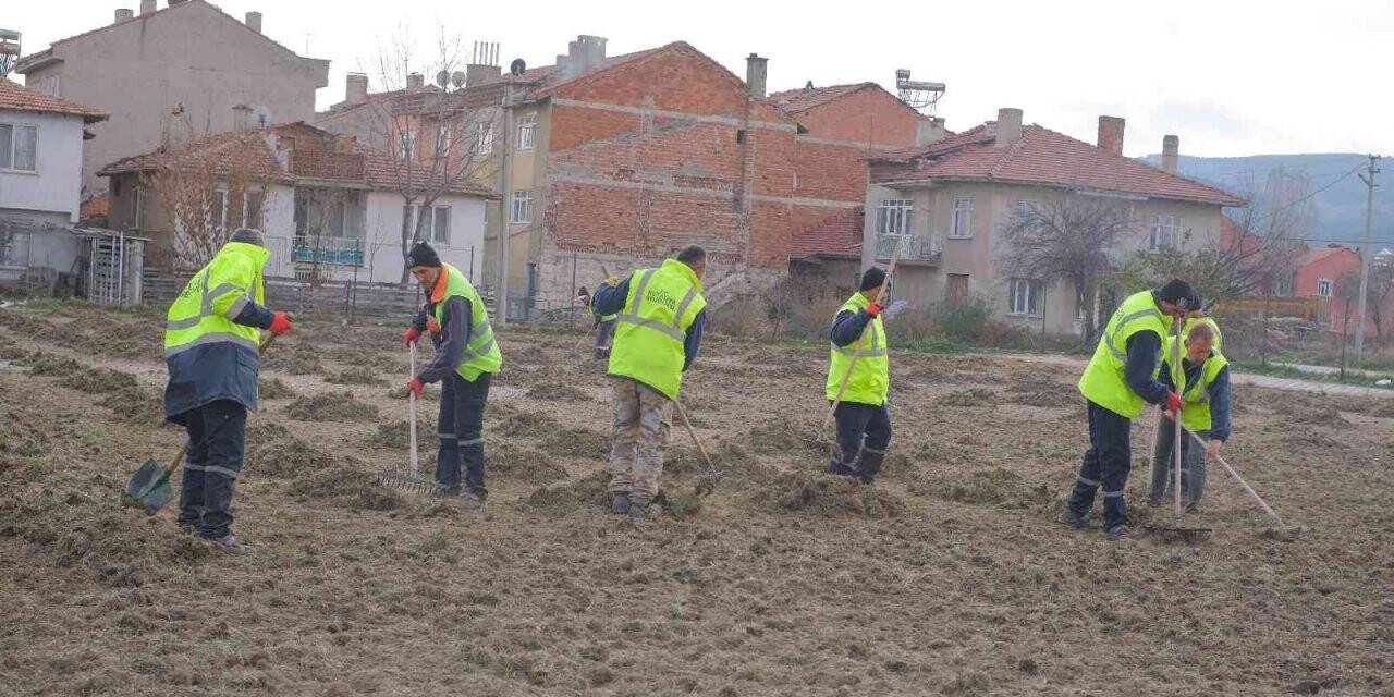 Vefa Futbol Sahası yeniden kullanıma hazır hale getiriliyor
