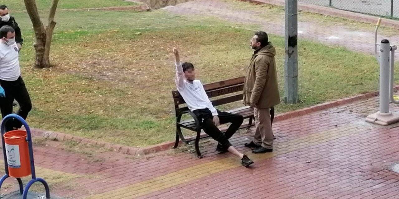 Parkta çakmak gazı kullanan gencin ibretlik hali