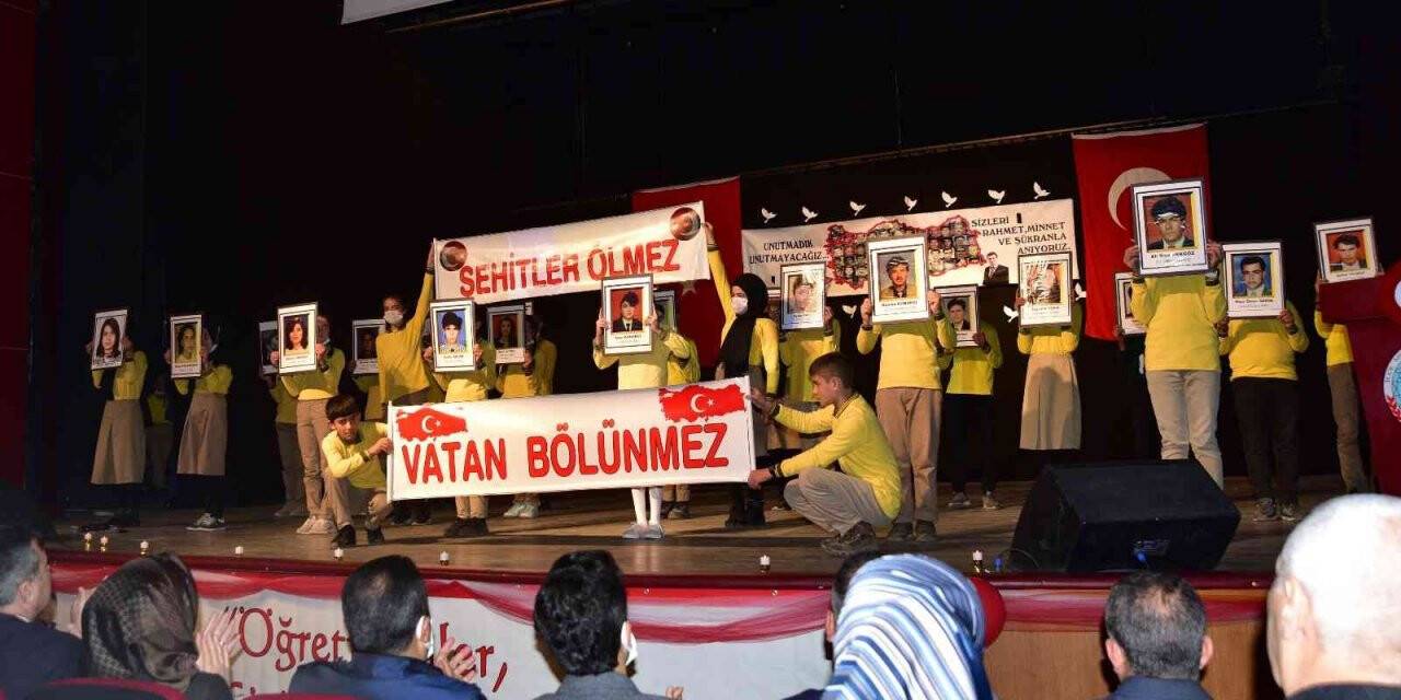 Ahlat’ta 24 Kasım Öğretmenler Günü kutlandı