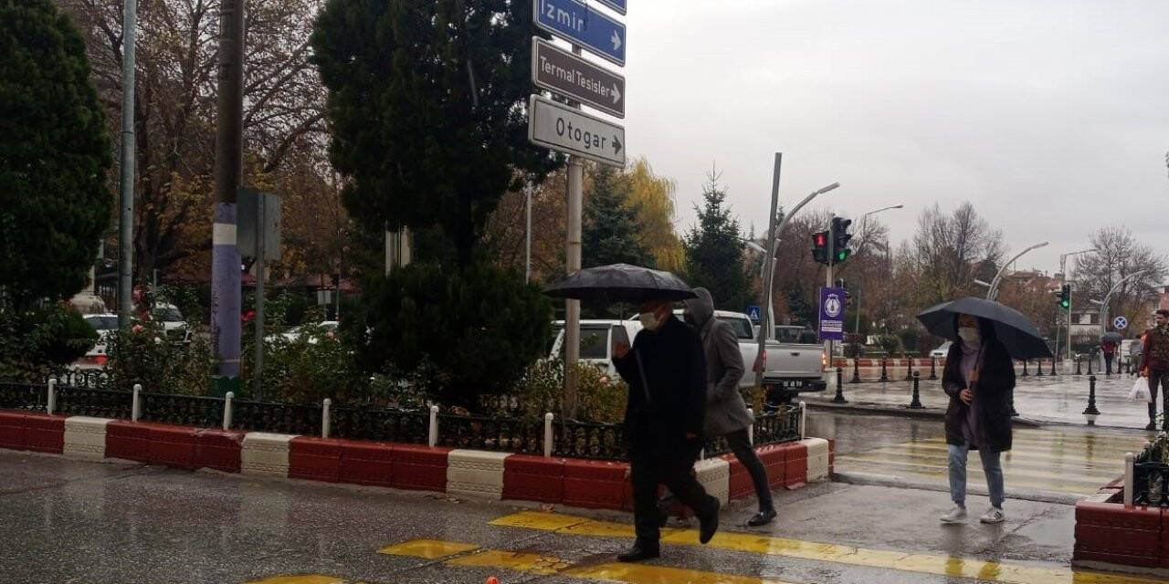 Afyonkarahisar’da yağmur yağışı sevinçle karşılandı