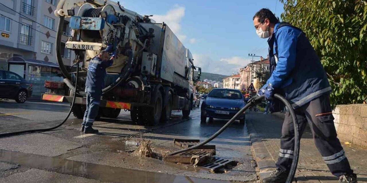 MUSKİ’den yağmur sonrası kanallarda temizlik çalışması