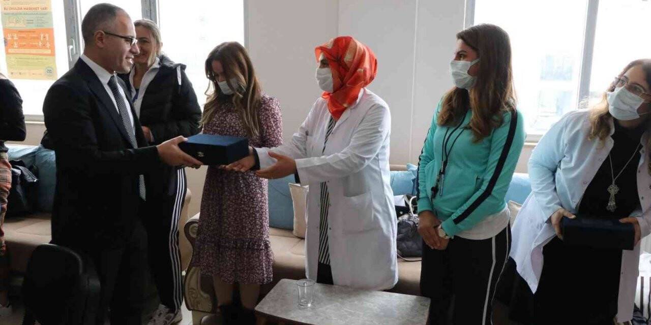 Başkan Vekili Koç, öğretmenleri unutmadı