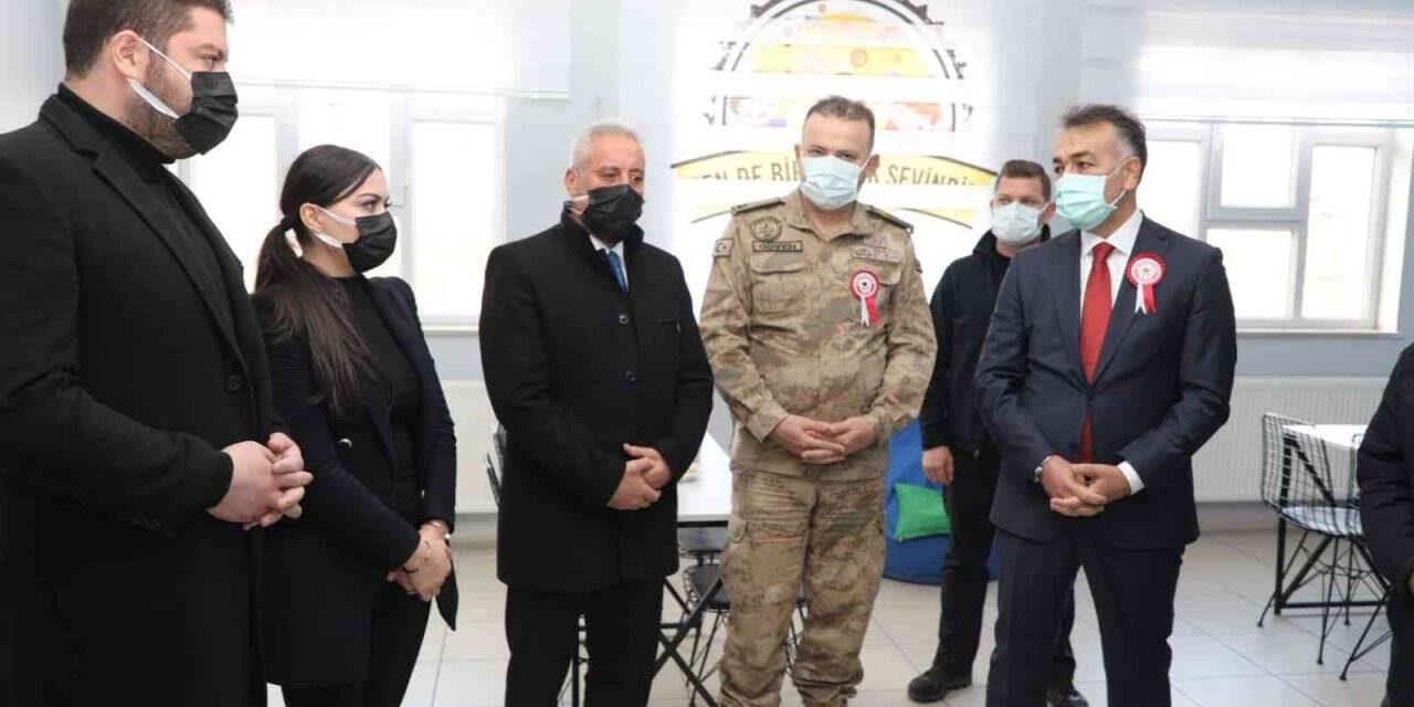 Vali Çağatay kütüphane açılışını gerçekleştirdi