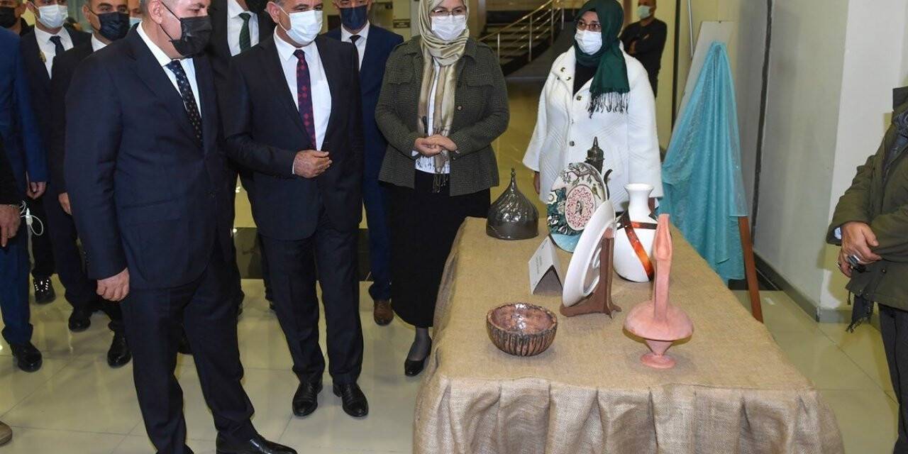 Adana’da 24 Kasım Öğretmenler Günü kutlandı