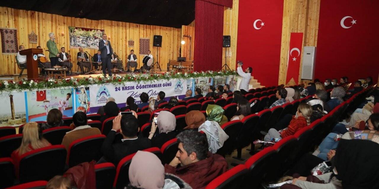 Şanlıurfa’da öğretmenler günü kutlandı