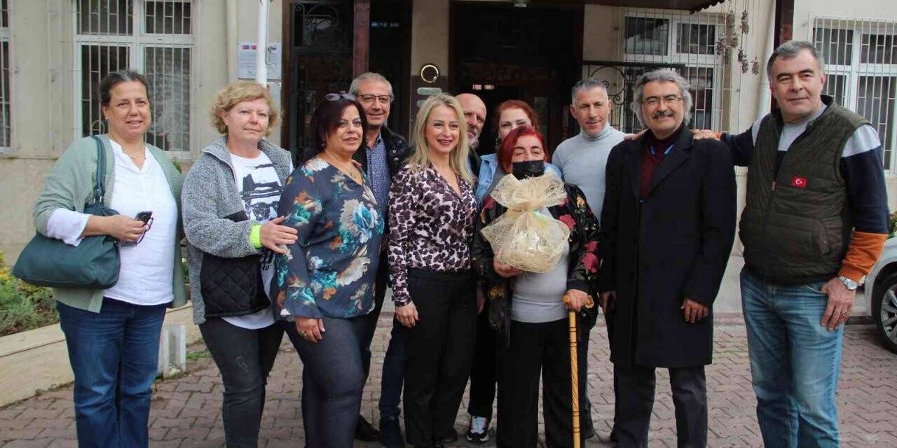 45 yıl sonra öğretmenleriyle bir araya geldiler