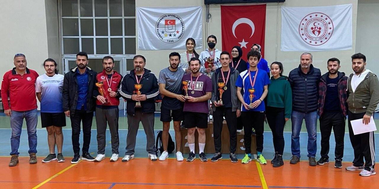 Turnuvada dereceye girenler ödüllendirildi