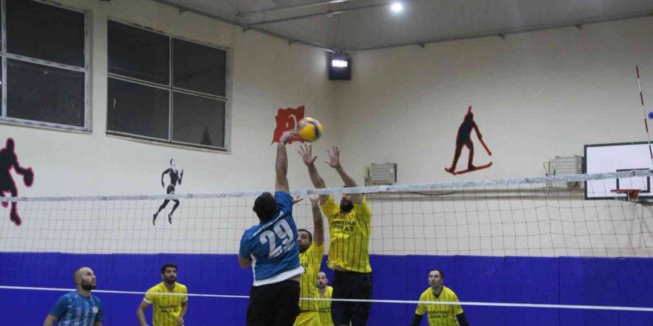 Ağrı’da öğretmenler arası voleybol ile masa tenisi turnuvaları tamamlandı