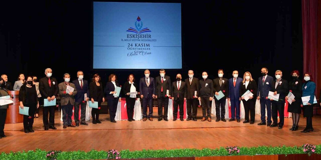 Anadolu Üniversitesi’nin ev sahipliğinde 24 Kasım Öğretmenler Günü kutlandı