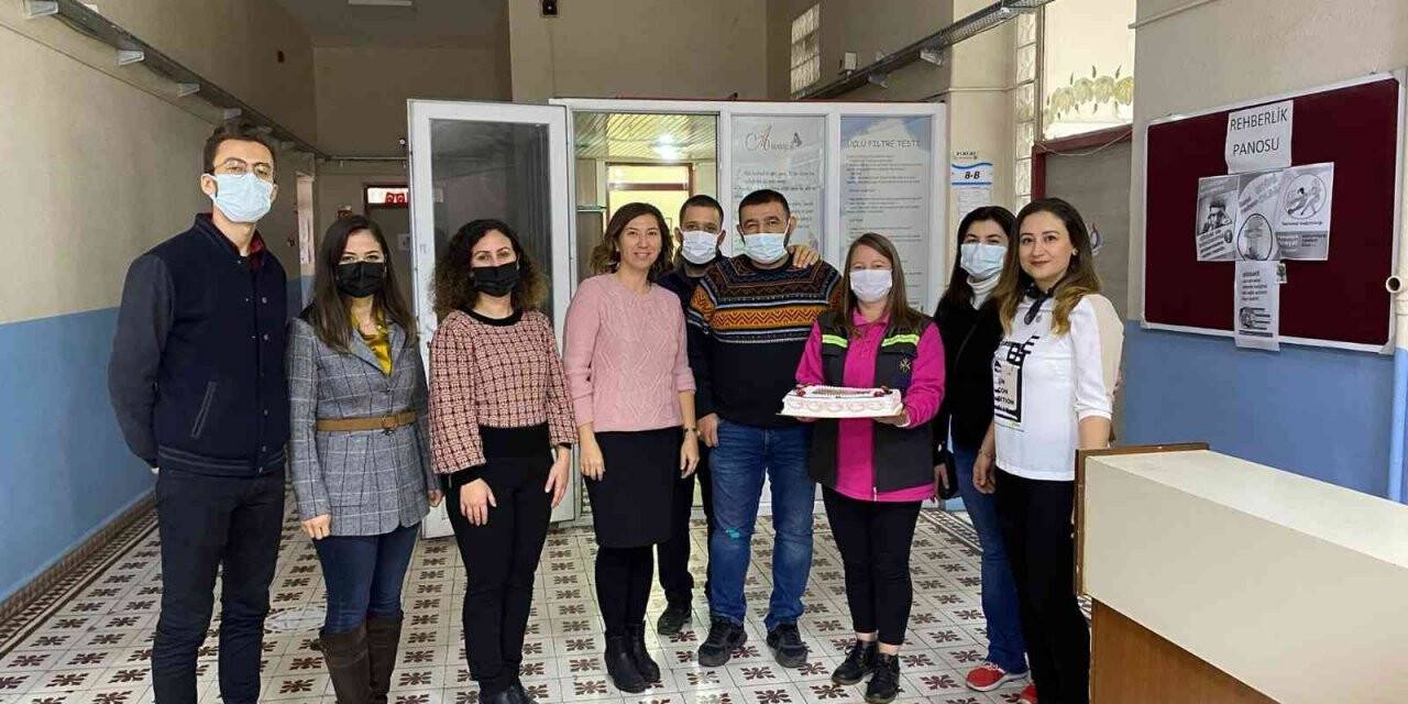 Germencik Belediyesi’nden öğretmenlere yaş pasta sürprizi