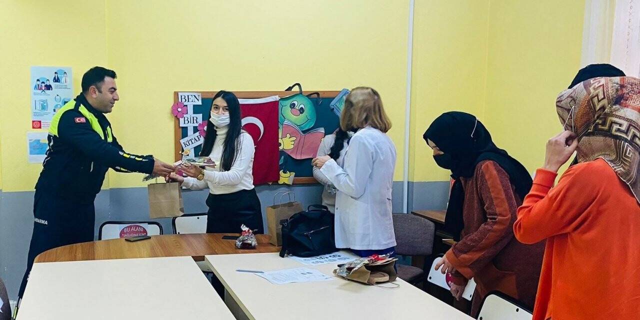 Jandarma’dan öğretmelere sürpriz