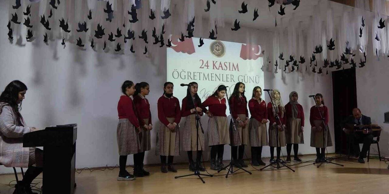 Erciş’te 24 Kasım Öğretmenler Günü kutlandı