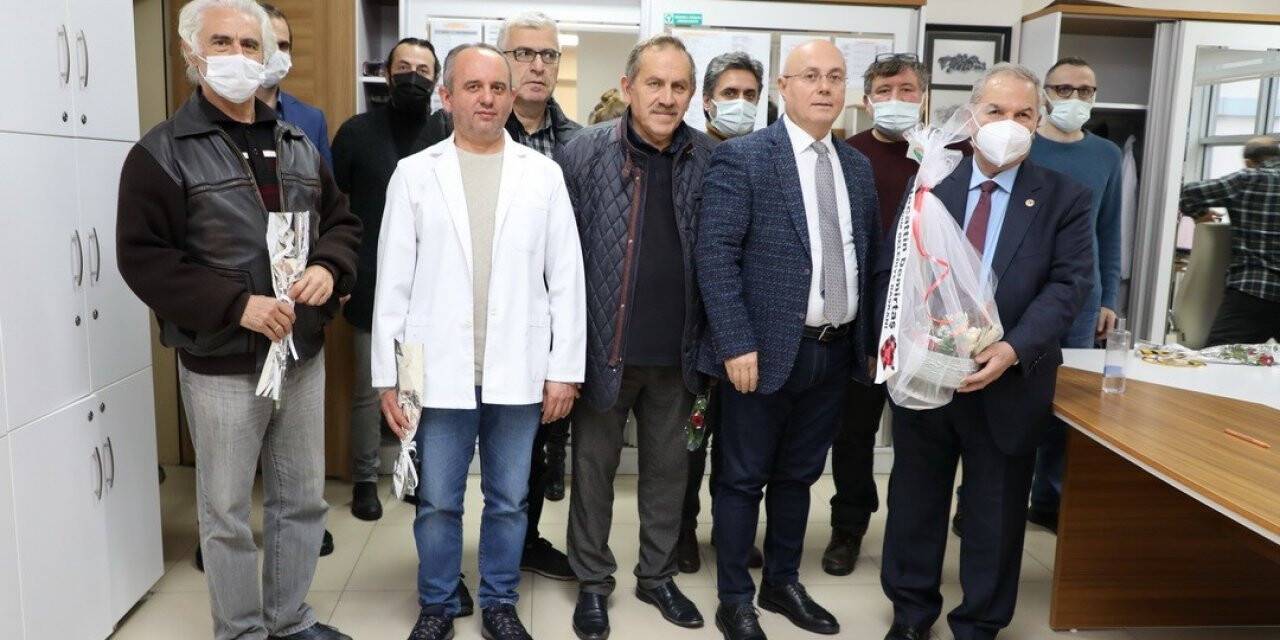Başkan Demirtaş, öğretmenlerin gününü çiçekle kutladı