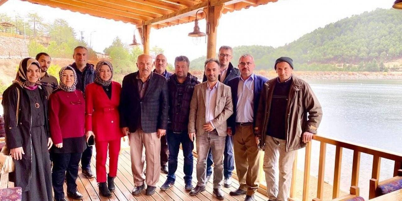 Öğretmenler, gününü gölet manzarasıyla kutladı