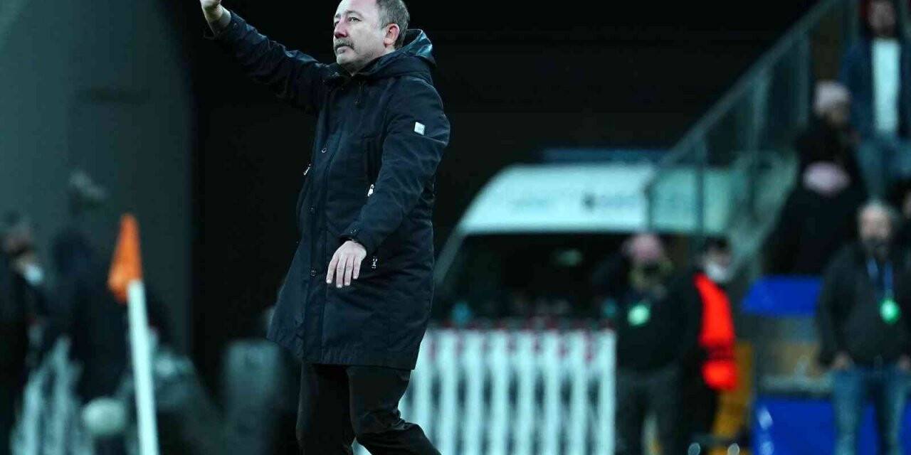 Beşiktaş taraftarından maç sonu destek
