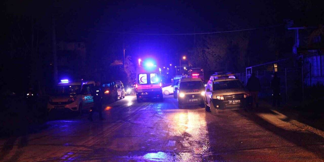 Kartepe’de 3 aracın karıştığı kazada 8 kişi yaralandı