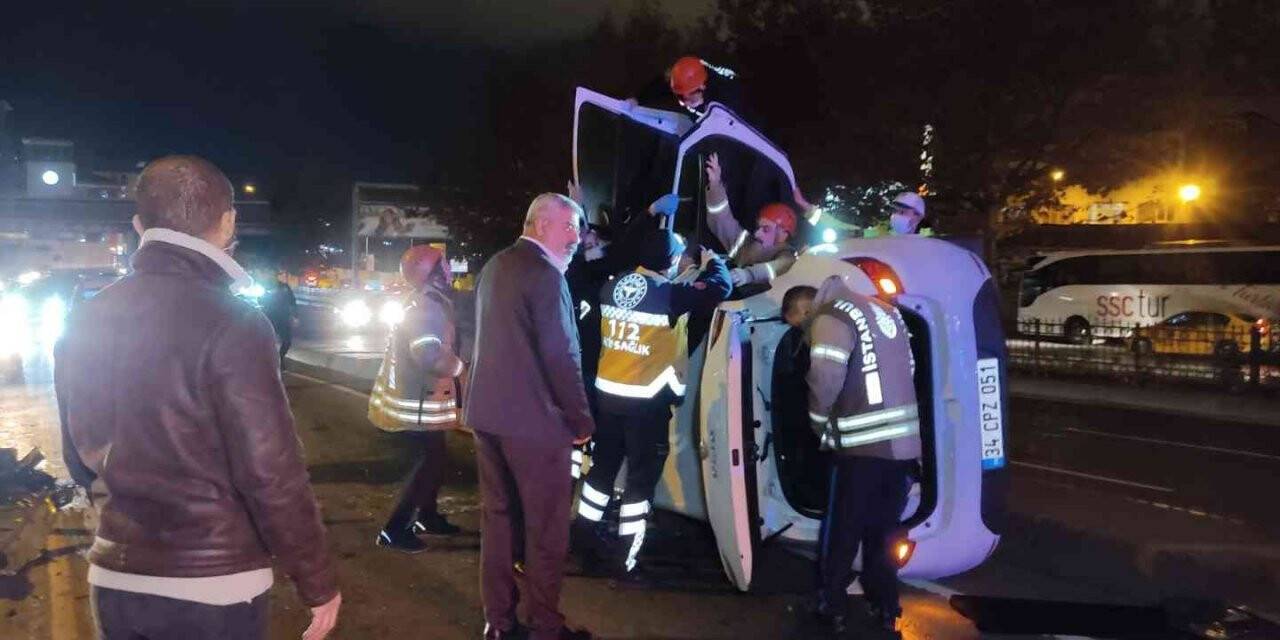 Şişli’de otomobil refüje çarpıp takla attı: 2 yaralı