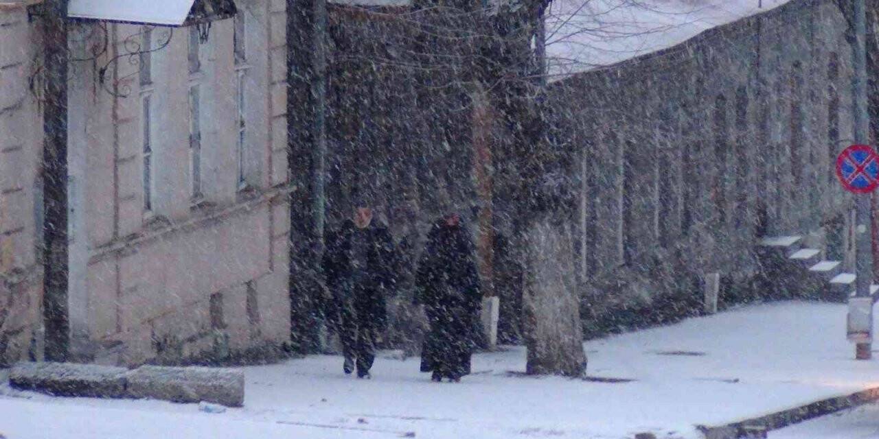 Karslılar güne kar yağışıyla uyandı