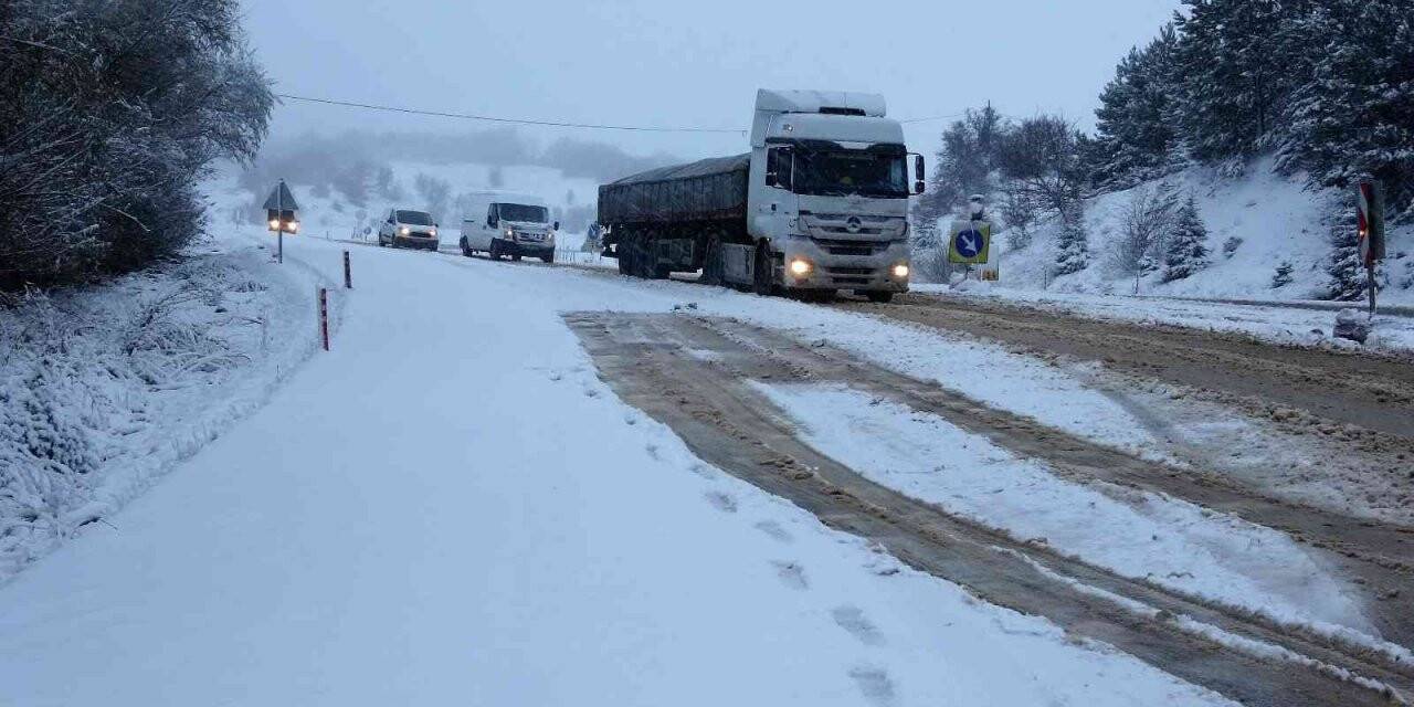 Tokat’ta kar yağışı ulaşımda aksamalara neden oldu