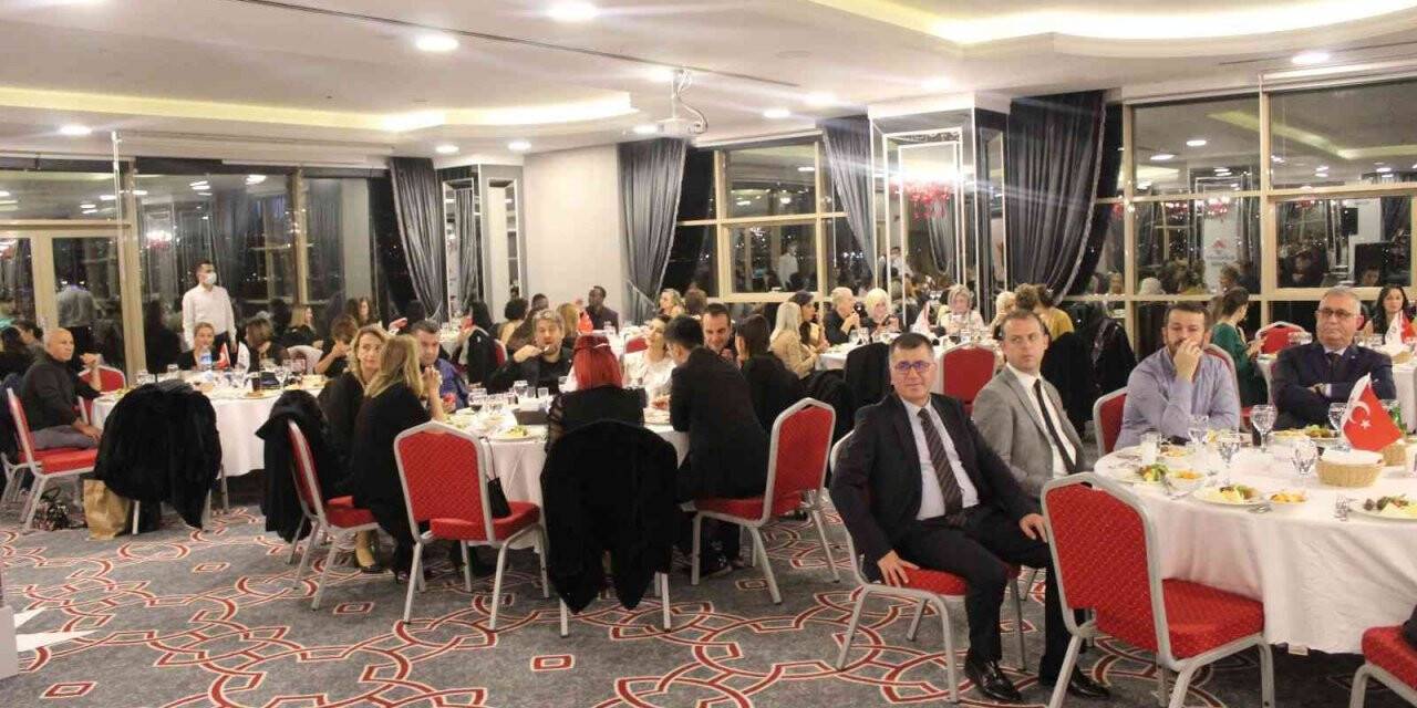 Öğretmenler yemekte buluştu