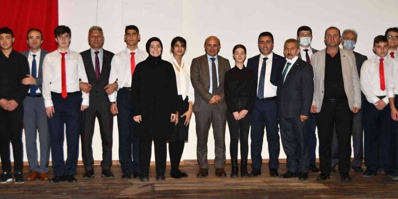 Yalova’da öğretmenlere yakışır kutlama