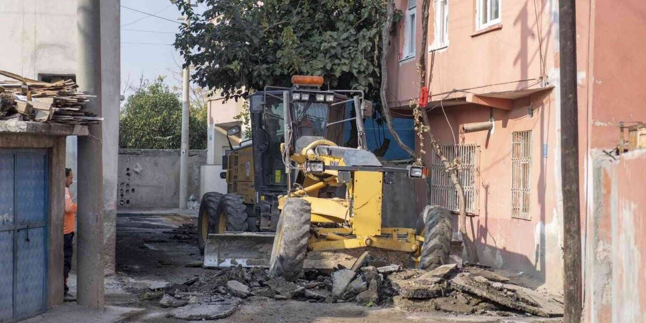 Mersin’de asfalt çalışması sürüyor