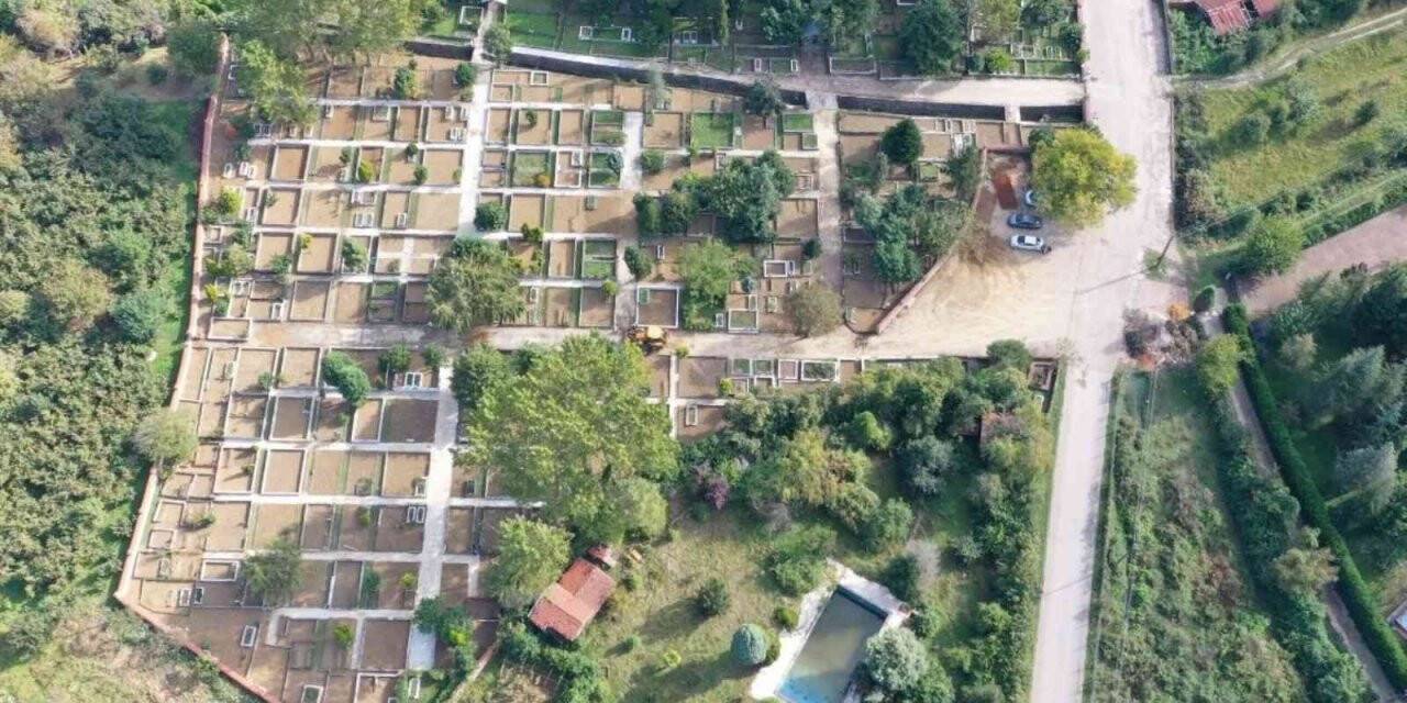 Kartepe’de mezarlıklara özel bakım