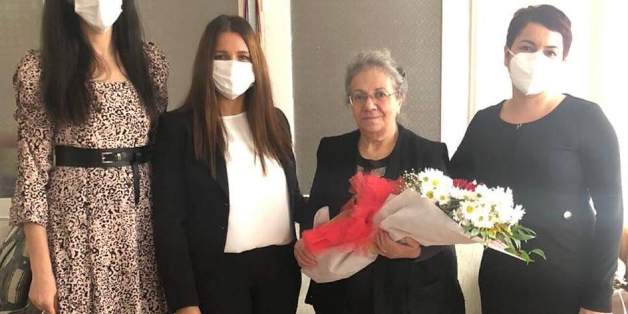 Emekli öğretmen Özköseler’e  Öğretmenler Gününü ziyareti