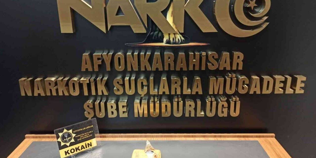 Polis durdurduğu araçta 724 kokain ele geçirdi