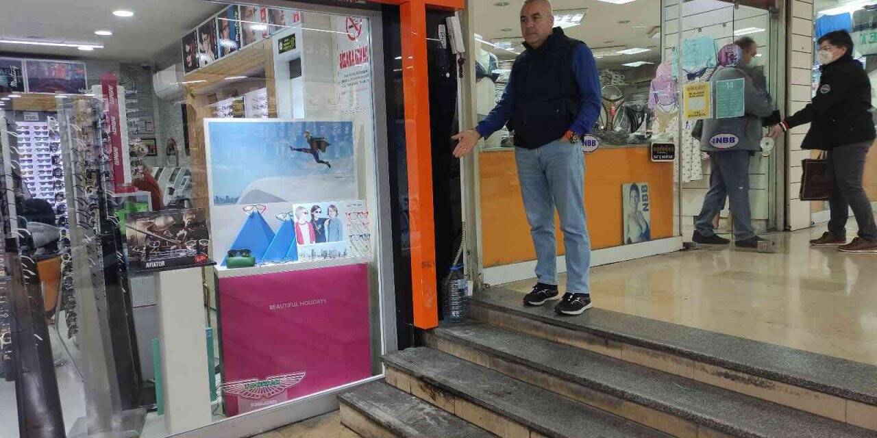 Onlarca dükkanın bulunduğu çarşıda ateş yaktılar, faciadan dönüldü
