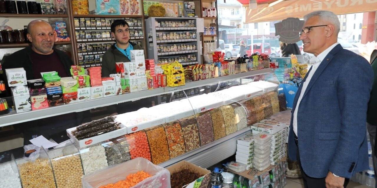 Başkan Güder esnafları yalnız bırakmıyor