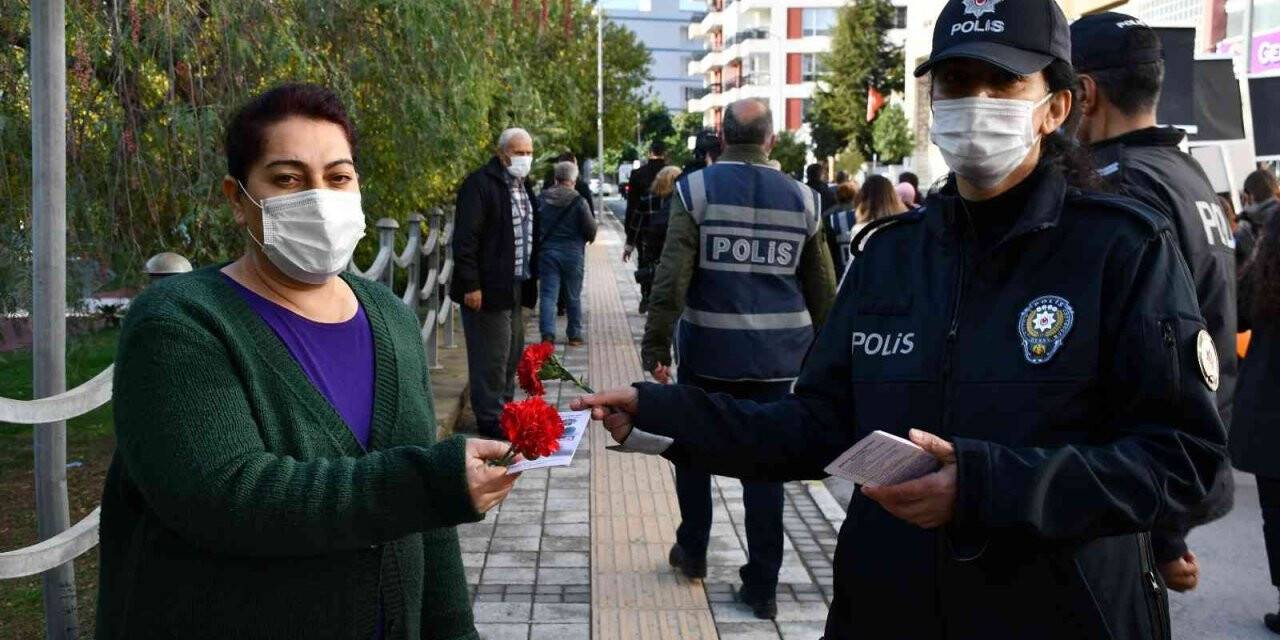 Söke polisi broşür dağıttı, KADES uygulamasına dikkat çekti