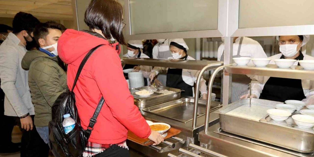 Çankaya Belediye Başkanı Taşdelen: “Gençlerle aynı sofradayız”