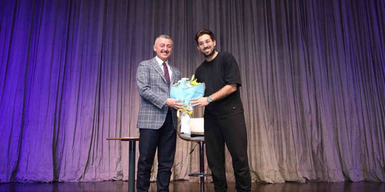 Öğretmenler, Doğu Demirkol’un stand-up gösterisiyle eğlendi