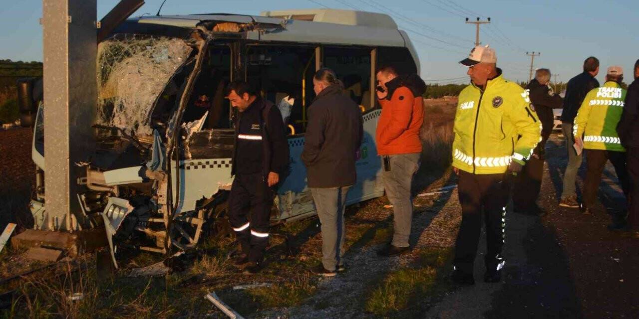 Ayvalık’ta bozuk yol ve güneş kazaya neden oldu: 10 yaralı