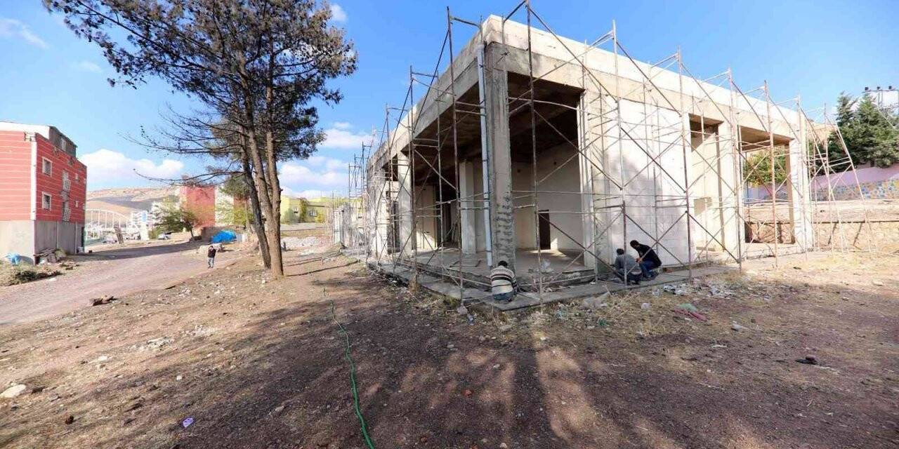 Derik Gençlik ve Kültür Merkezinde çalışmalar devam ediyor