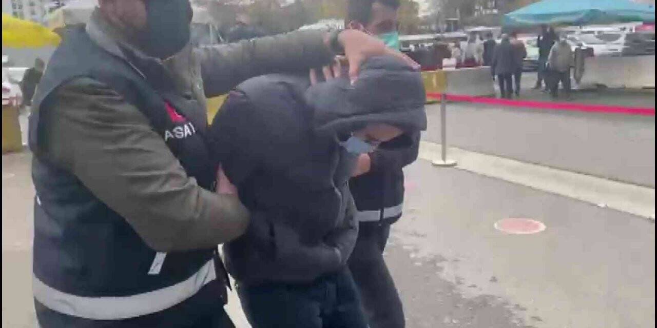 Kadıköy metrosundaki bıçaklı saldırgan adliyeye getirildi